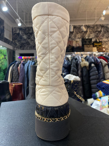 CHANEL Ivory Quilted Lining Leather Toe Shearling Lined Boots Chain Around