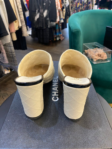 CHANEL White Quilted Block Heel Mule with Black Patent Toe