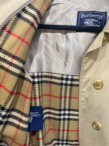 Vintage: Burberrys Classic Tan Lined Trench Coat