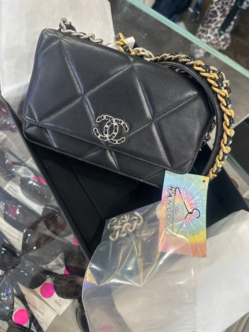 Chanel Black Lambskin 22 WOC