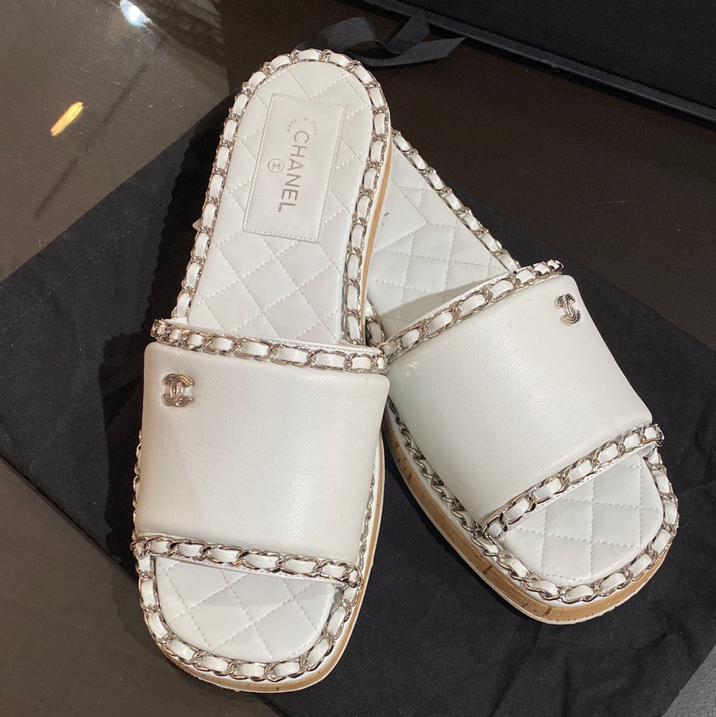 CHANEL White Leather Single Strap Slide with Silver Chain Around Detail