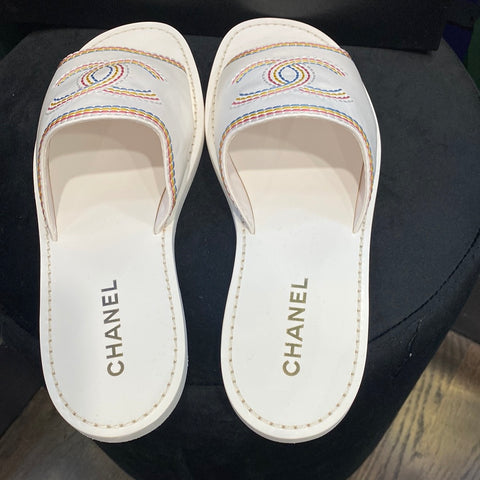 CHANEL White leather Slide with Multicolor Stitching