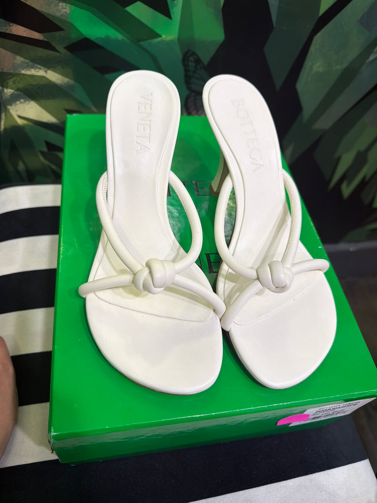 Bottega Veneta White Leather Knot Blossom Heel Sandal