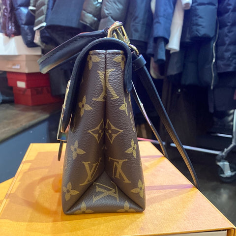 Louis Vuitton Locky BB in Black