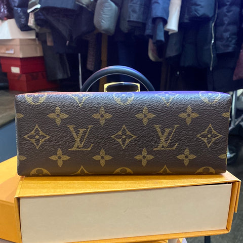 Louis Vuitton Locky BB in Black
