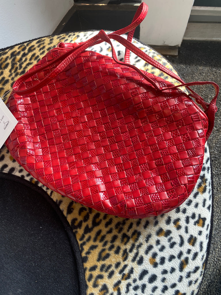 Vintage: Bottega Veneta Red Woven Snap Closure Bag