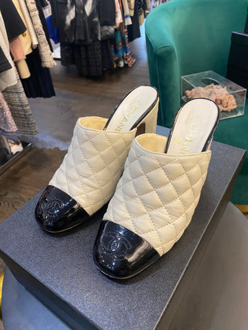 CHANEL White Quilted Block Heel Mule with Black Patent Toe