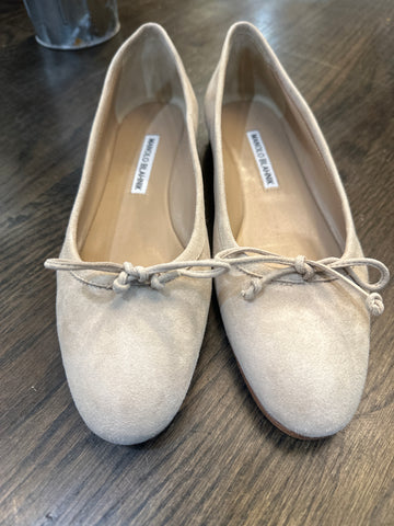 MANOLO BLAHNIK Beige Suede Bow Accent Ballerina Flat