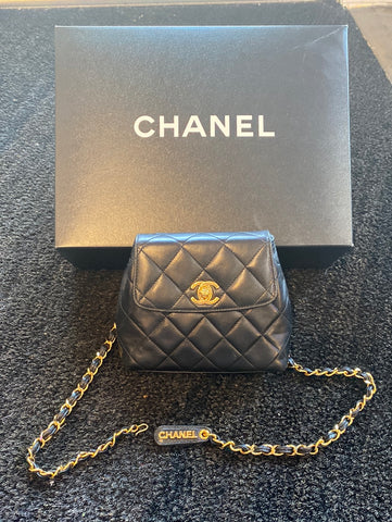 VINTAGE: Chanel Black Quilted Chain Belt Fanny Pack