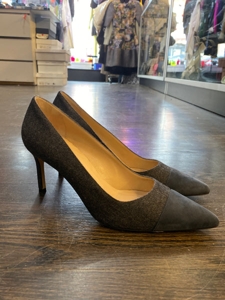 Manolo Blahnik Grey Felt Pump with a Suede Toe