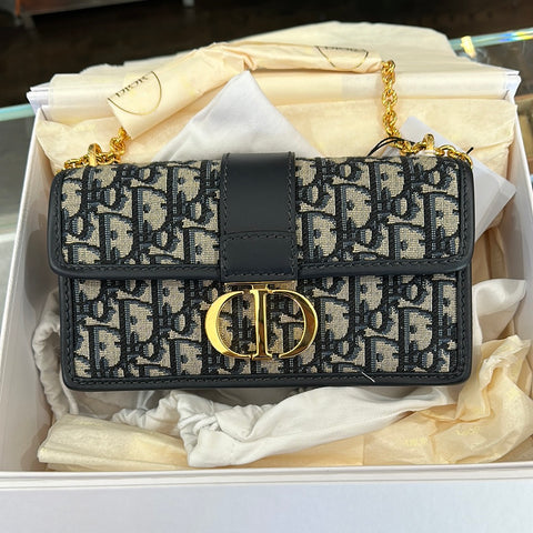 A closer LOOK at the NEW DIOR 30 MONTAIGNE CHAIN BAG: what fits