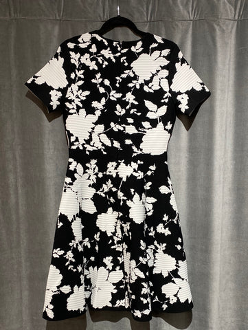 Carolina Herrera Black and White Floral Stretch Knit Short Sleeve Flare Dress