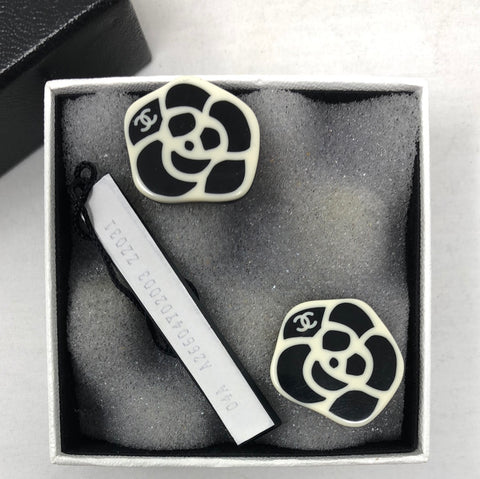 Vintage: CHANEL Camellia Black and White clip on Earrings