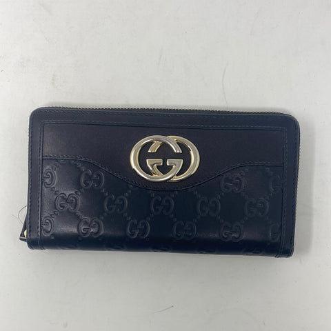 Vintage: Black Leather Embossed GG Zip Around Wallet