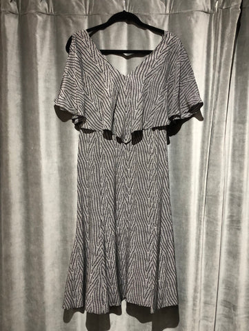 DEREK LAM Black and White Printed V Neck Short Sleeve Seta Silk Dress