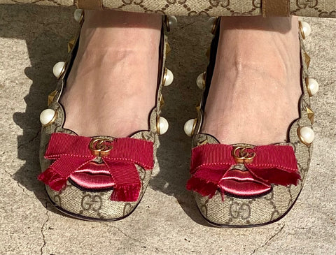 Gucci Pearl/Lips Embellished Logo Flats