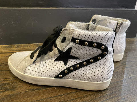 275Central White/Grey Suede Sneaker with Black Star and Laces