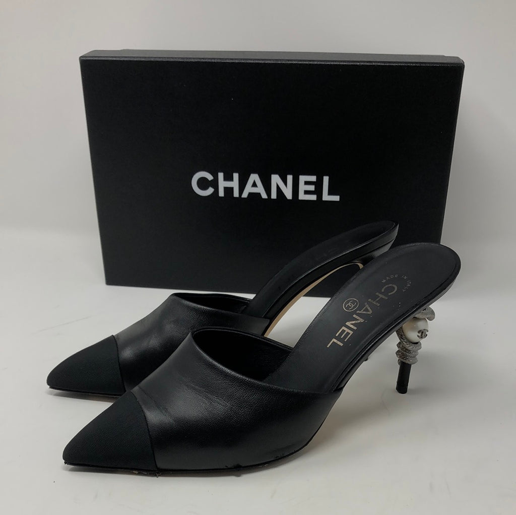 CHANEL RUNWAY BLACK LEATHER SLIDES MULES HEELS SHOES PEARL
