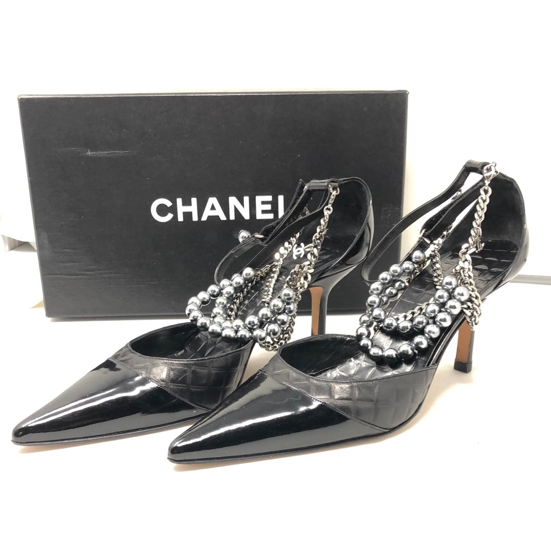 Chanel Shoe with Grey Pearl Anklet – The Hangout