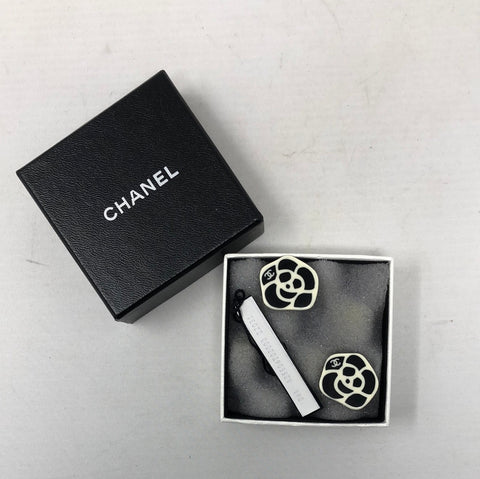 Vintage: CHANEL Camellia Black and White clip on Earrings