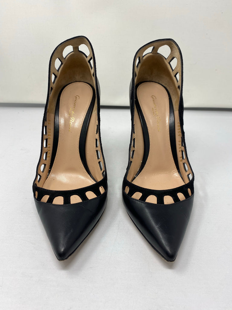Gianvito Rossi Black Leather Pointed Toe pumps with Back Suede Trim