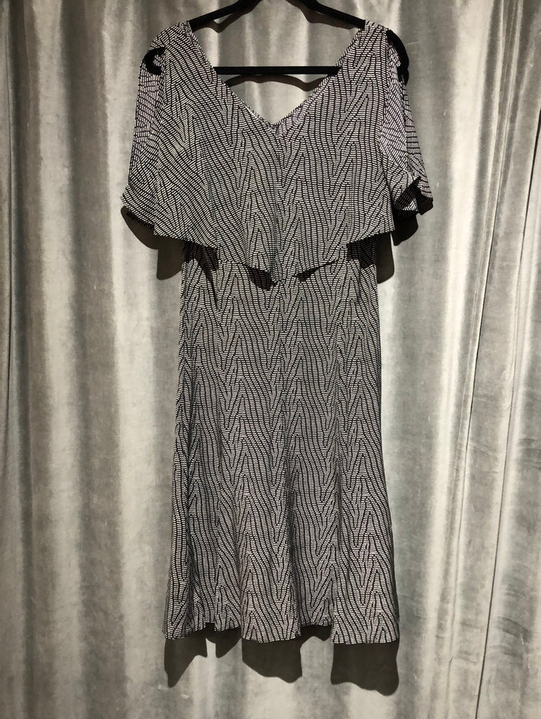 DEREK LAM Black and White Printed V Neck Short Sleeve Seta Silk Dress