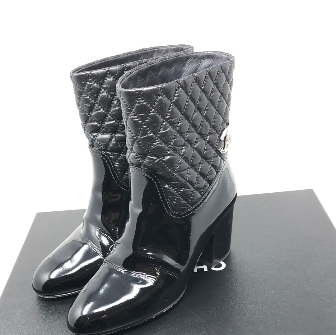 CHANEL 2018 QUILTED PATENT LEATHER ANKLE BOOTS EU 38.5 UK 5.5 US